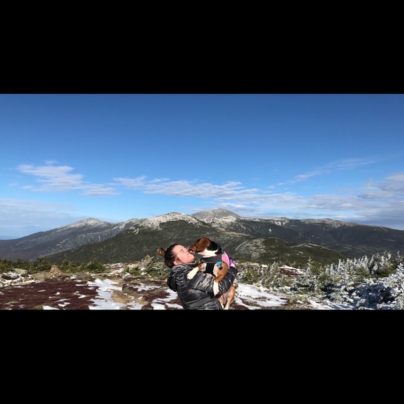 Meet the girl behind Caylin’s Closet 🌻 - Picture 5 of 6